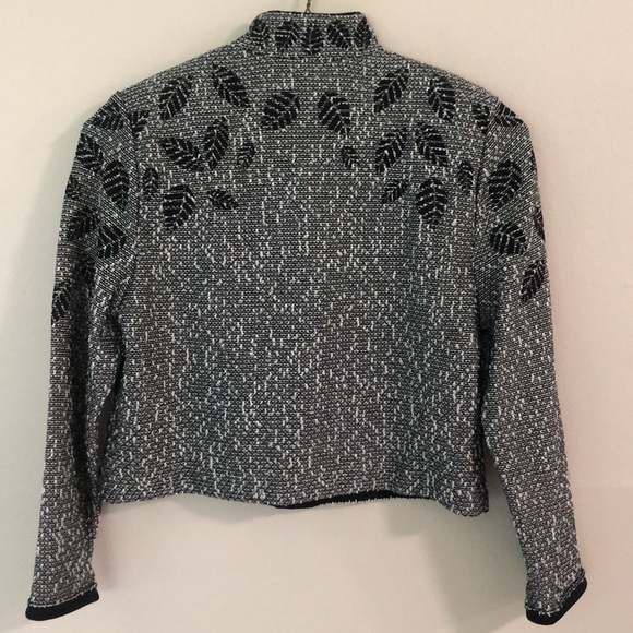 St John black & white botanical design cropped sweater jacket size 2 - Picture 2 of 8